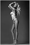 Wallario Poster - Sexy Beine - Blondine mit Langen Beinen in Unterwäsche in Premiumqualität, Größe: 61 x 91,5 cm (Maxiposter)
