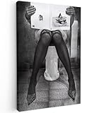 MuchoWow© Erotische Bild auf Leinwand 60x90 cm Schlafzimmer Bilder Wand Deko Wohnzimmer Modern Wanddeko Bilderwand Geschenk Erotik Toilette - Frau - Buch - Schwarz und Weiß