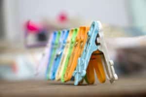 Wäscheklammer im BDSM.