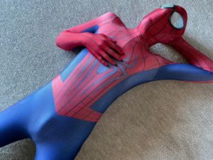 Spiderman als Sexspiel Kostüm für Paare.