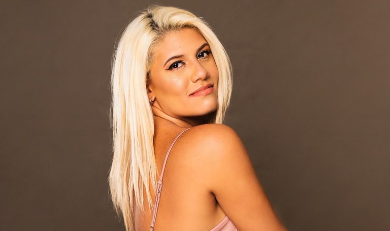 Guide: Kleid und BH für Sissy.