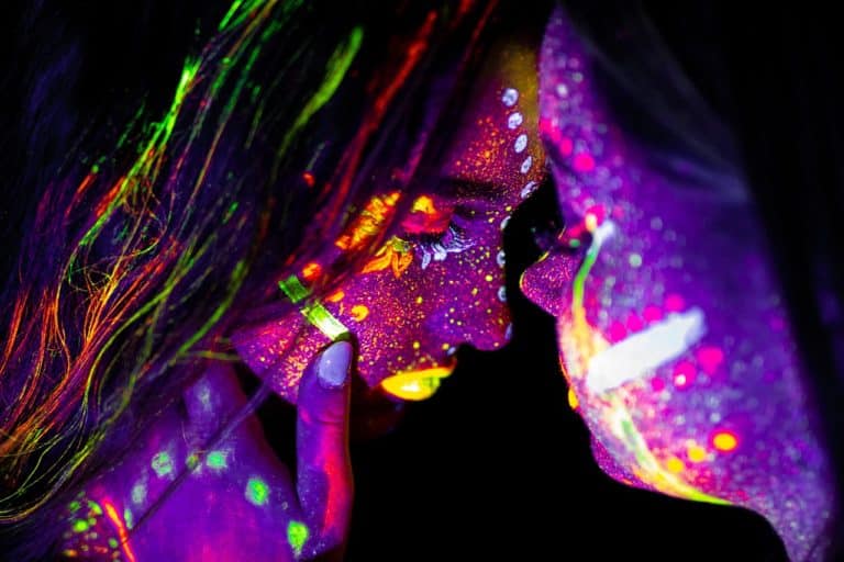 Die psychologischen Vorteile des Sissy Trainings: Wie es dein Selbstbewusstsein stärken kann