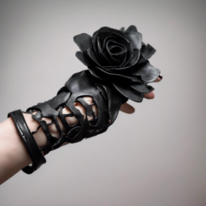 BDSM Strafen: Spiel oder Schmerz? Finde dein Gleichgewicht!